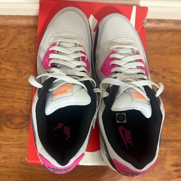 NIKE Air Max 90 FN6958-003 DUNKIN DONUTS 11.5 With Box - Picture 6 of 9